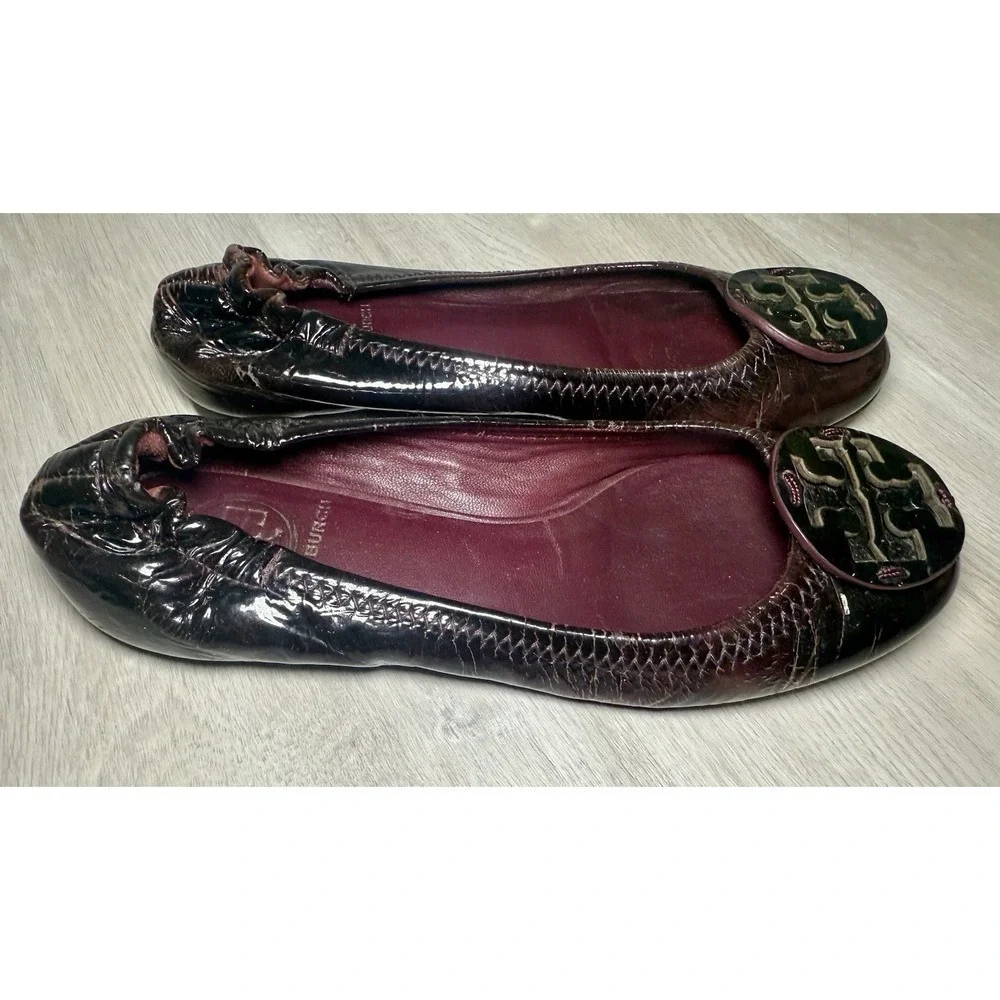 Tory Burch Reva Ballet Flats Dark Brown Patent Leather Embellished Logo sz 5